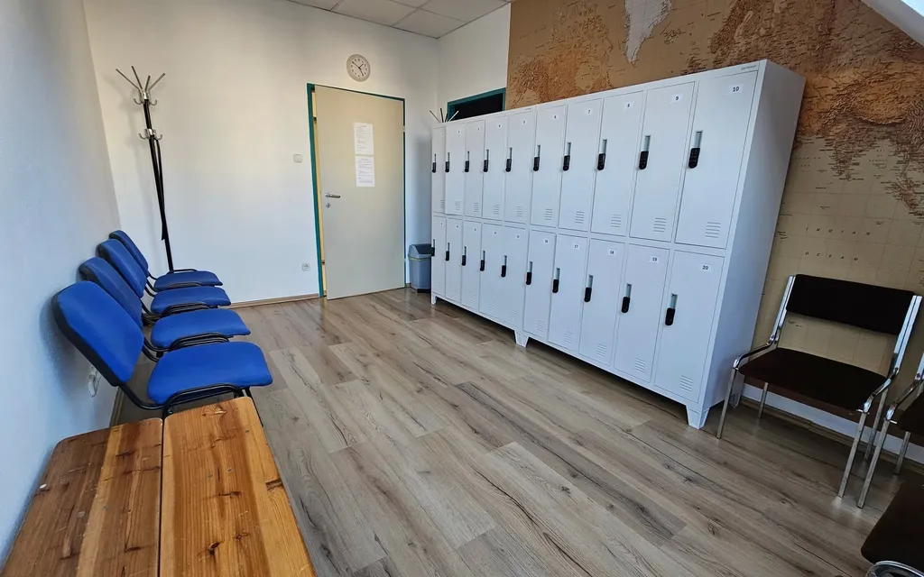 Changing rooms, 4th floor