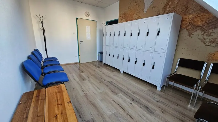 Öltöző zárható szekrényekkel